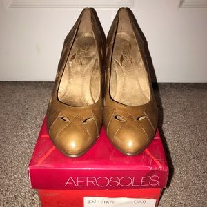 Aerosoles “In Shape” tan leather heel